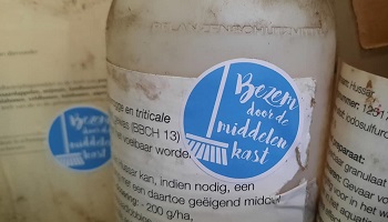 4-11-2021 Bezem door de middelenkast
